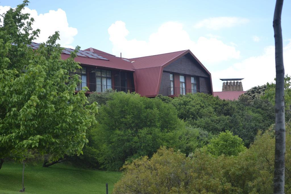 Golden Gate Hotel y Chalets Clarens Exterior foto