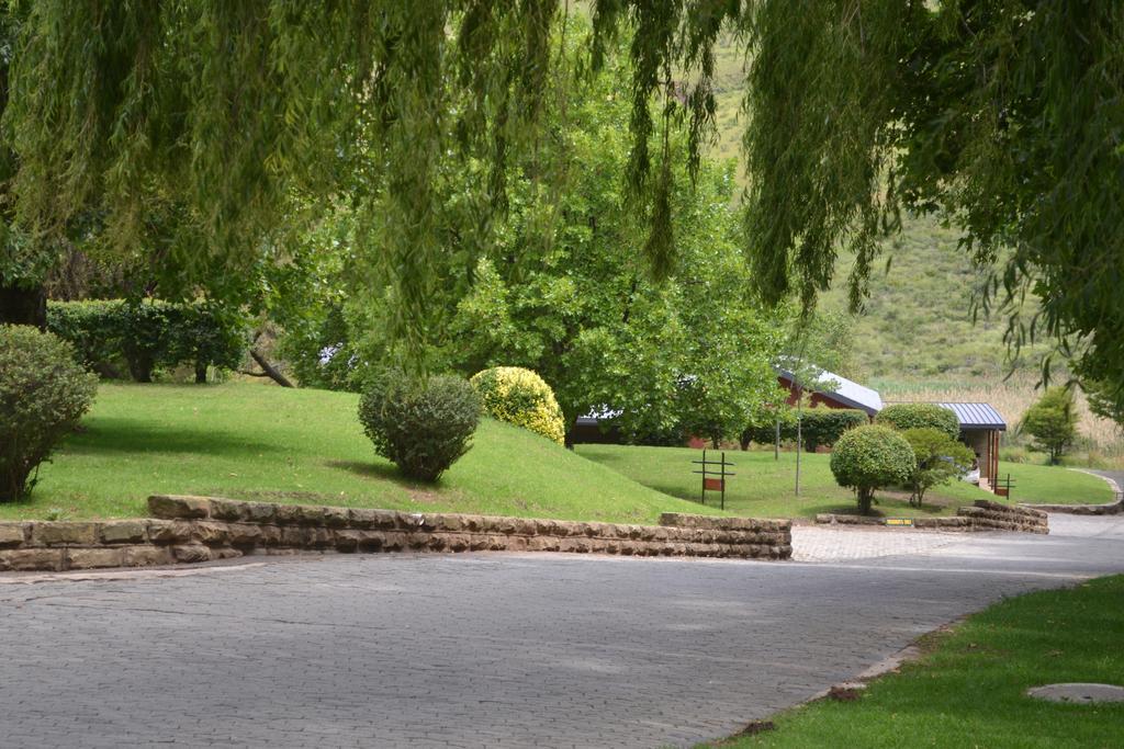 Golden Gate Hotel y Chalets Clarens Exterior foto